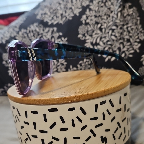 Stylish BLENDERS "Drive Me Wild" Purple Sunglasses - Picture 2 of 7